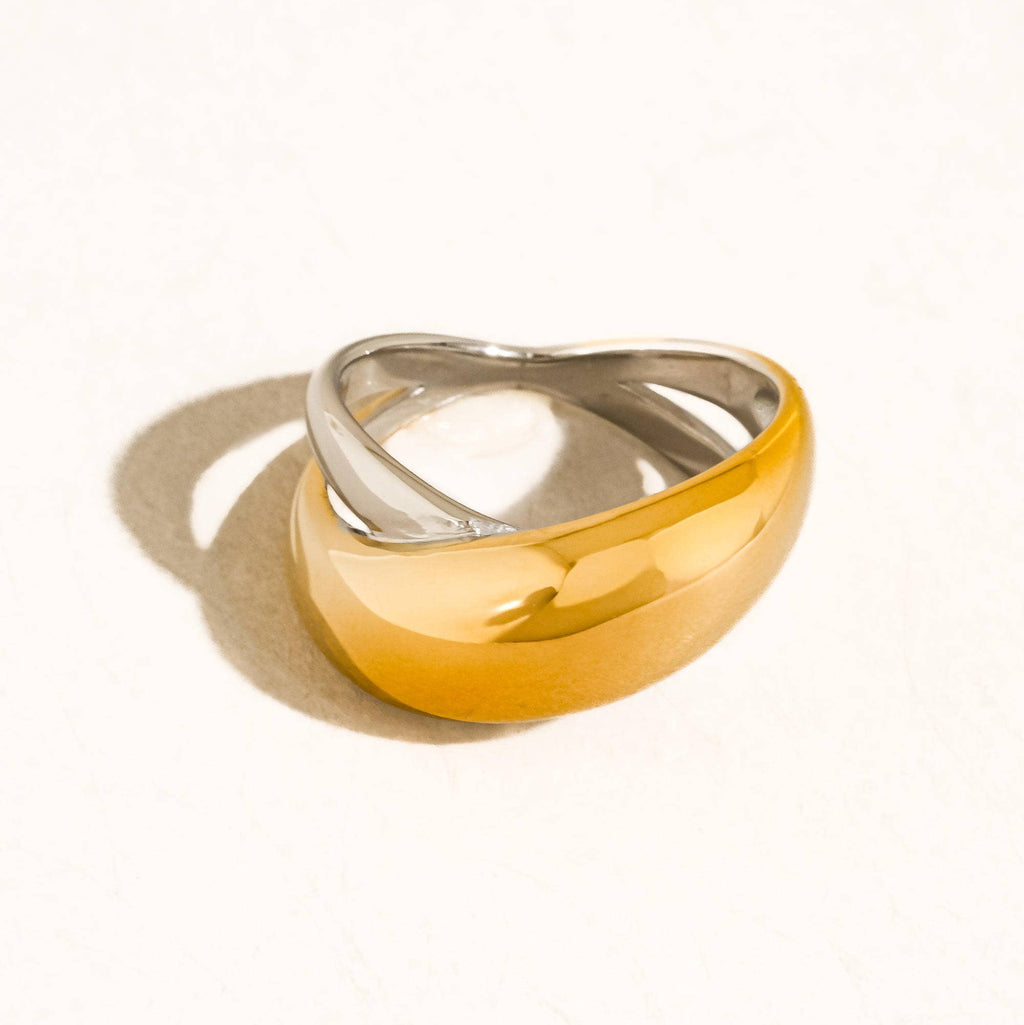 Classy Lady Dome Band Ring: A62