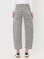 HIGH RISE LEOPARD PRINT UTILITY BARREL JEANS: LEOPARD , Vervet