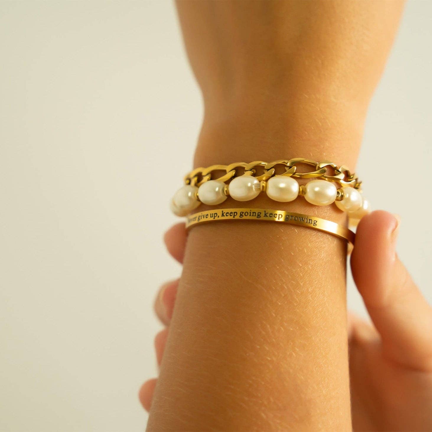 8mm Kiska Glass Pearl Stretch Bracelet: S158