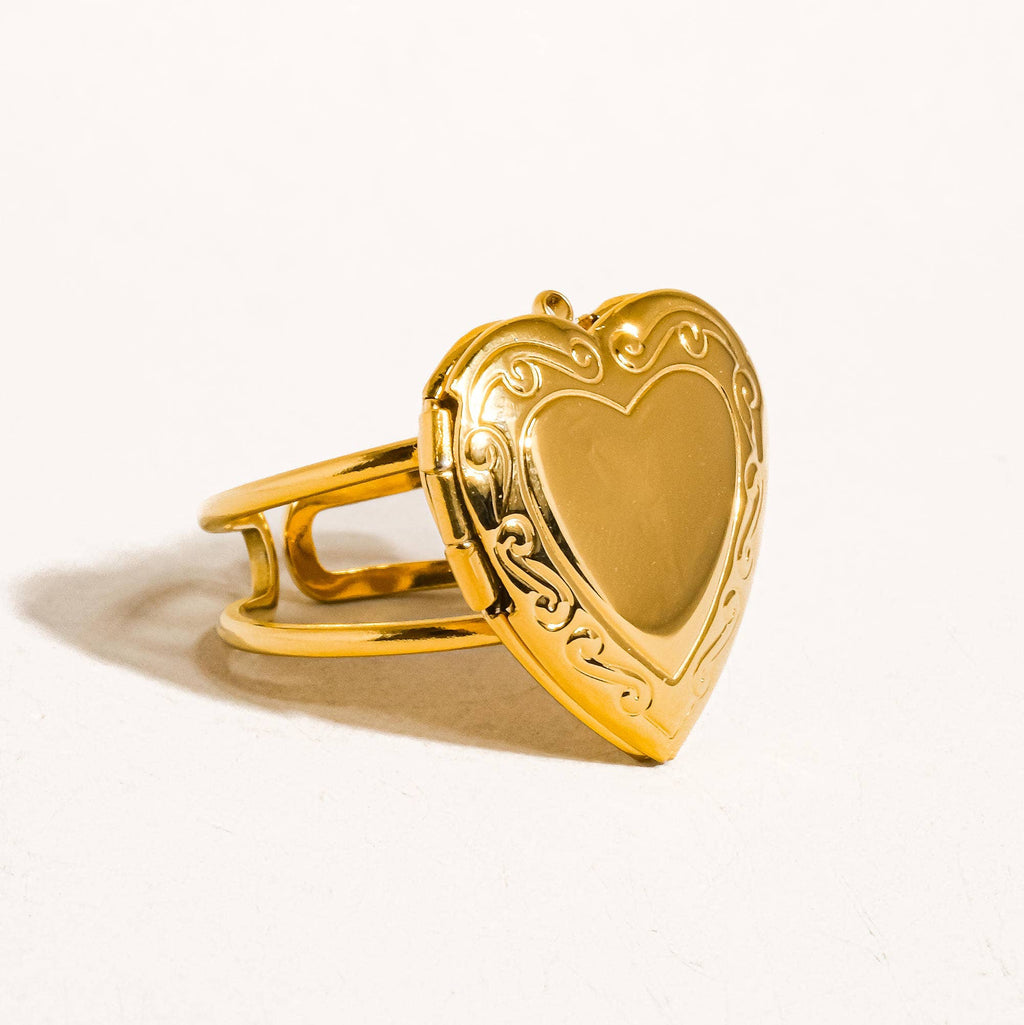 Golden Heart Locket Ring : A92