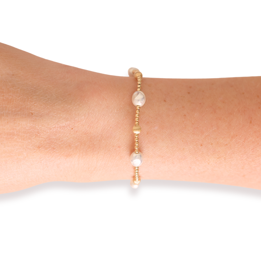 Maggie Fluted Bracelet in Gold: Standard 6.75 Inch