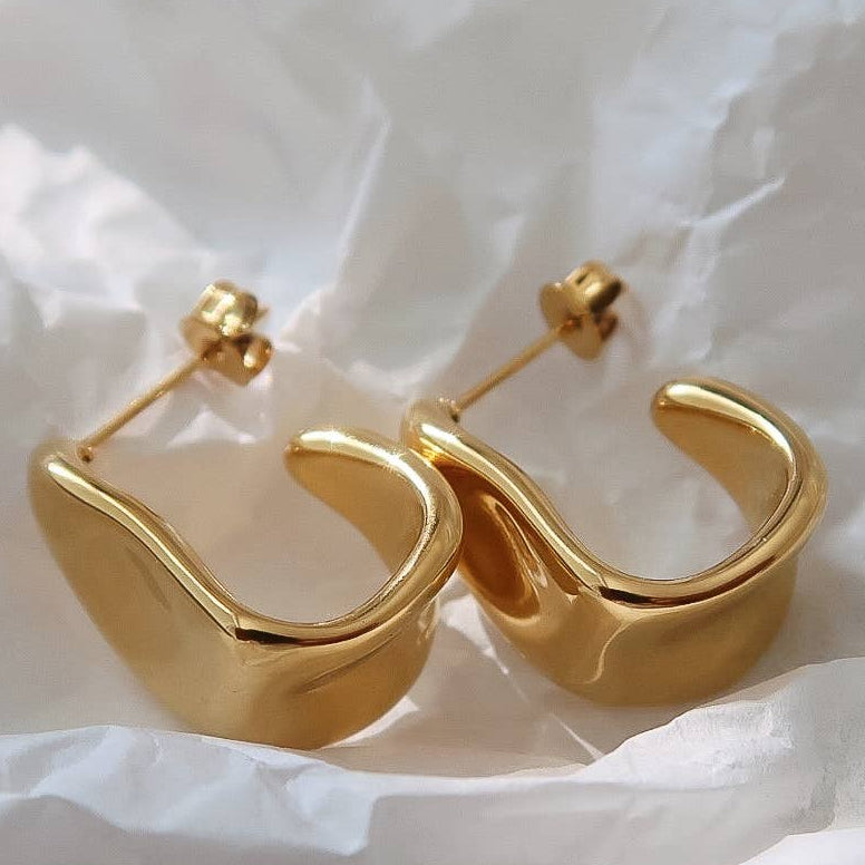 Sculpted Wave Hoop Earrings - E101