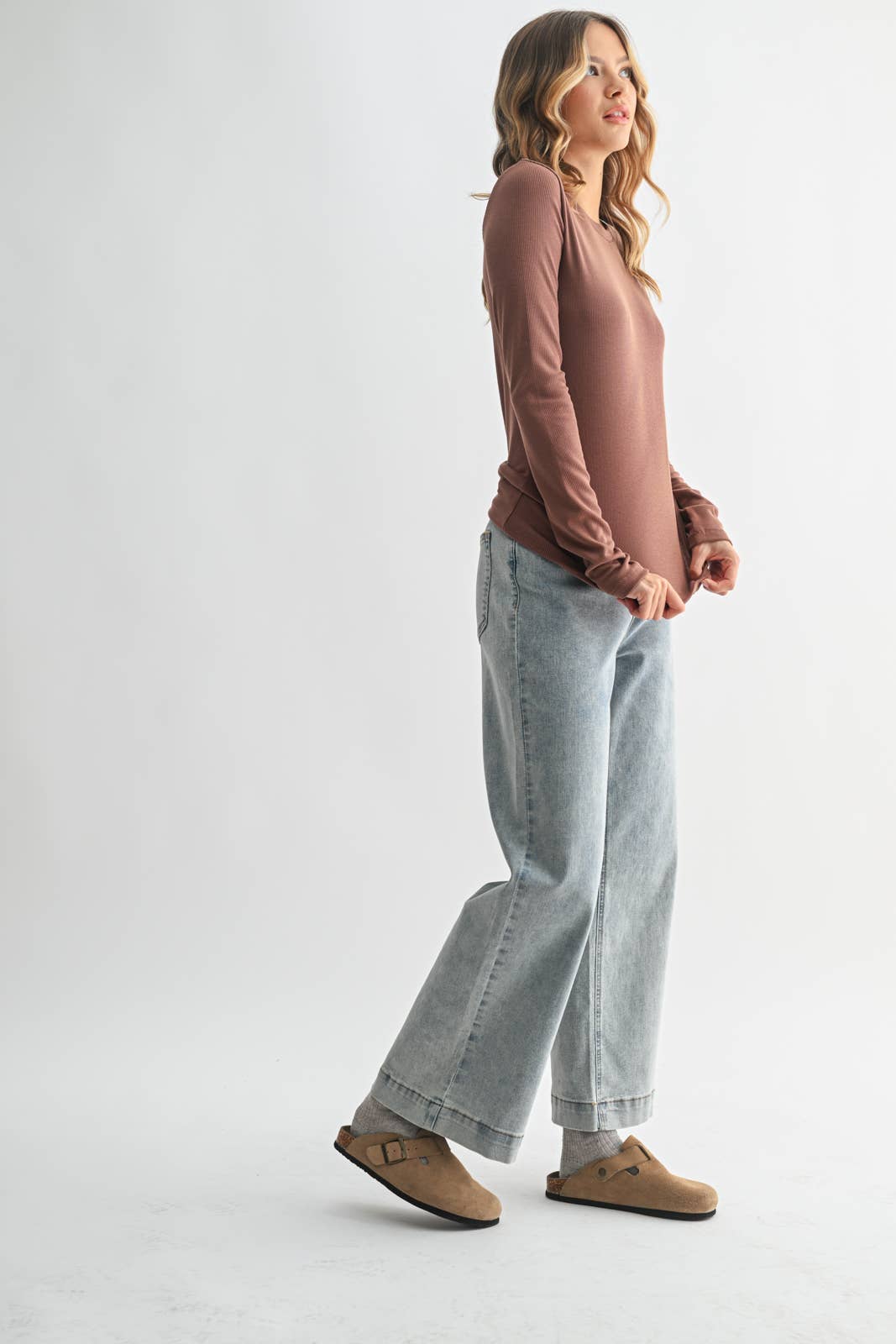 ROUND NECK FITTED RIBBED KNIT TOP / WL24-9450: RED BEAN / L