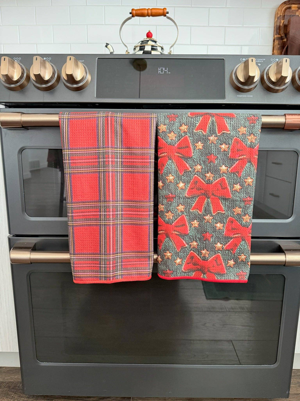 Vixen: Double-Sided Hand Towel: Red / Hand Towel (17 in x 27 in)