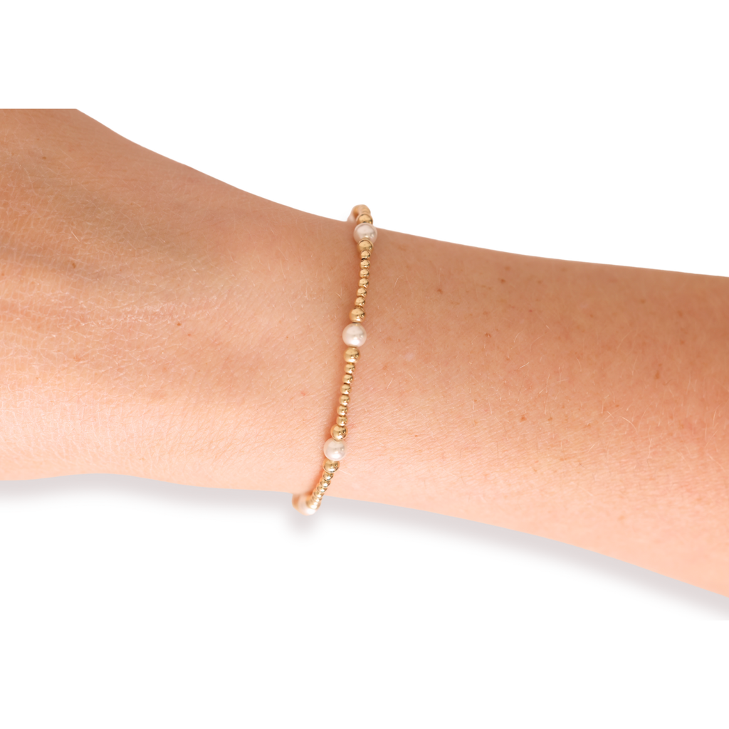 Dainty Sutton Pearl Bracelet: Standard 6.75 Inch