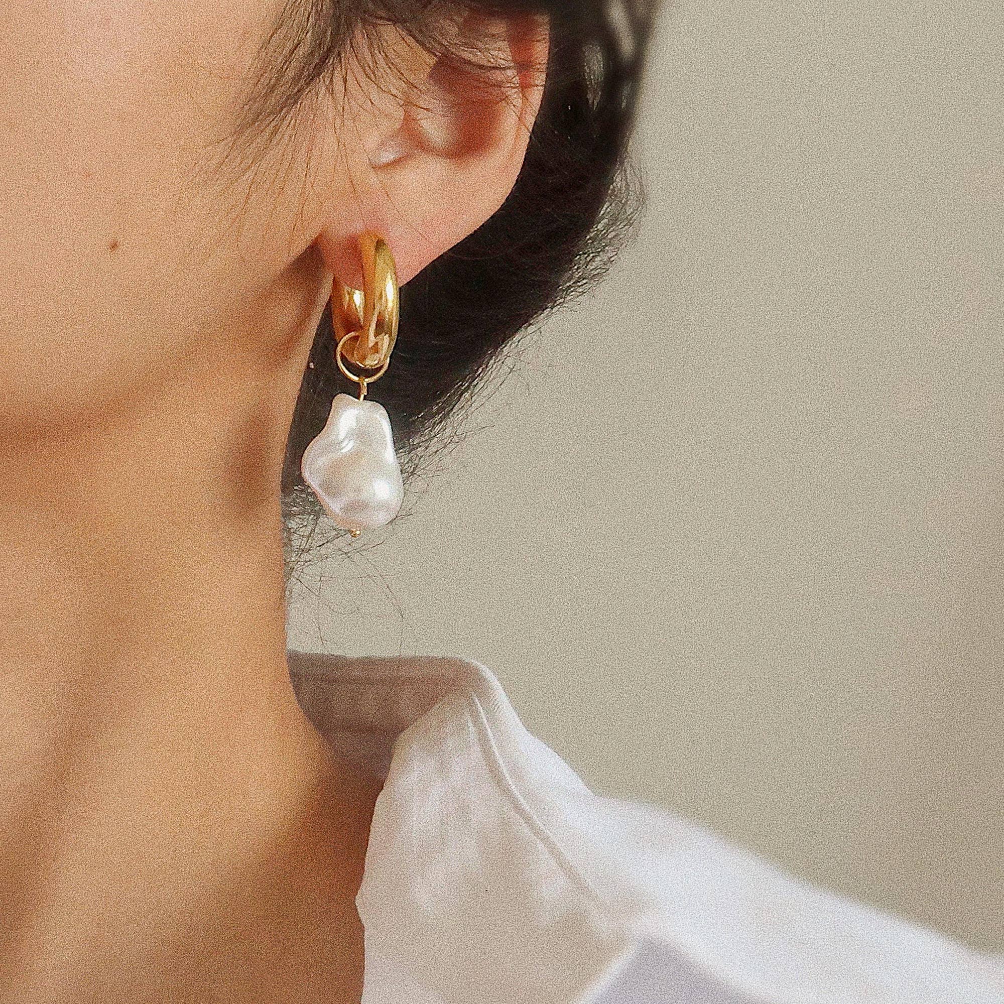 Oceana Gold Statement Large Pearl Earring - E45