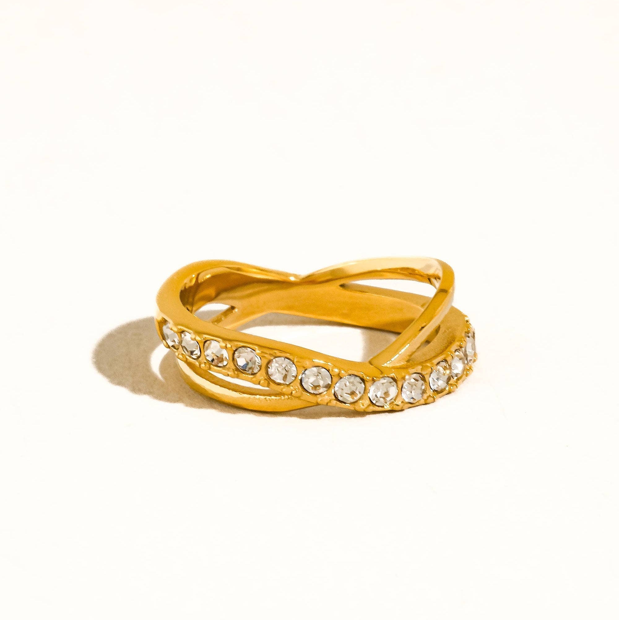 Wave Crossover Ring: A1s7
