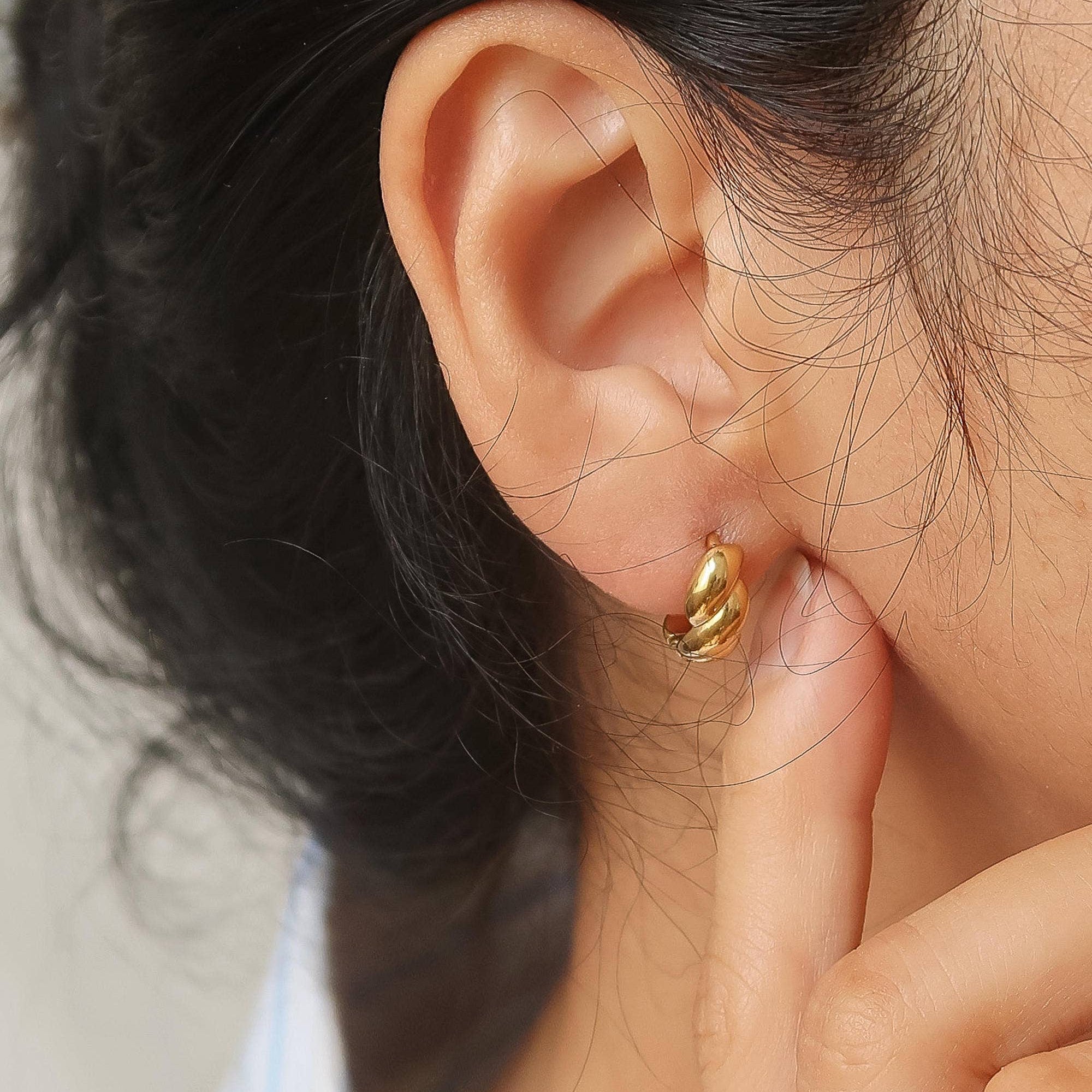 Kamryn Twisted Hoop Earrings: E3
