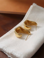 Sculpted Wave Hoop Earrings - E101