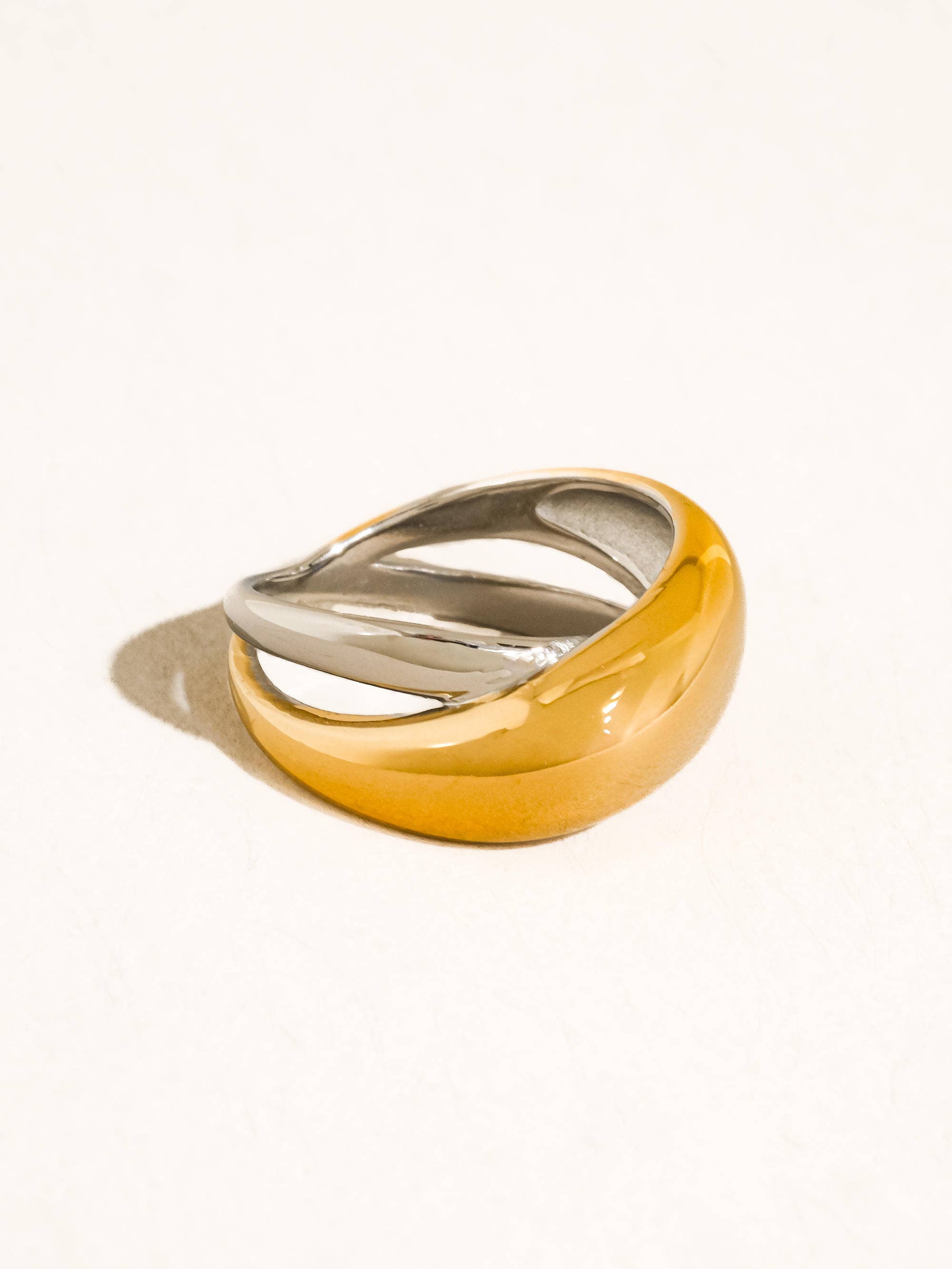 Classy Lady Dome Band Ring: A62