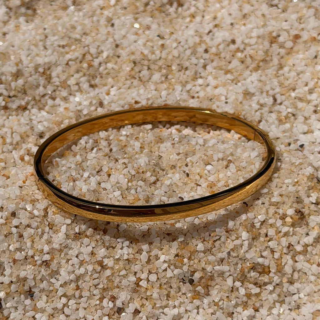 Golden Oval Clasp Bangle: SS27