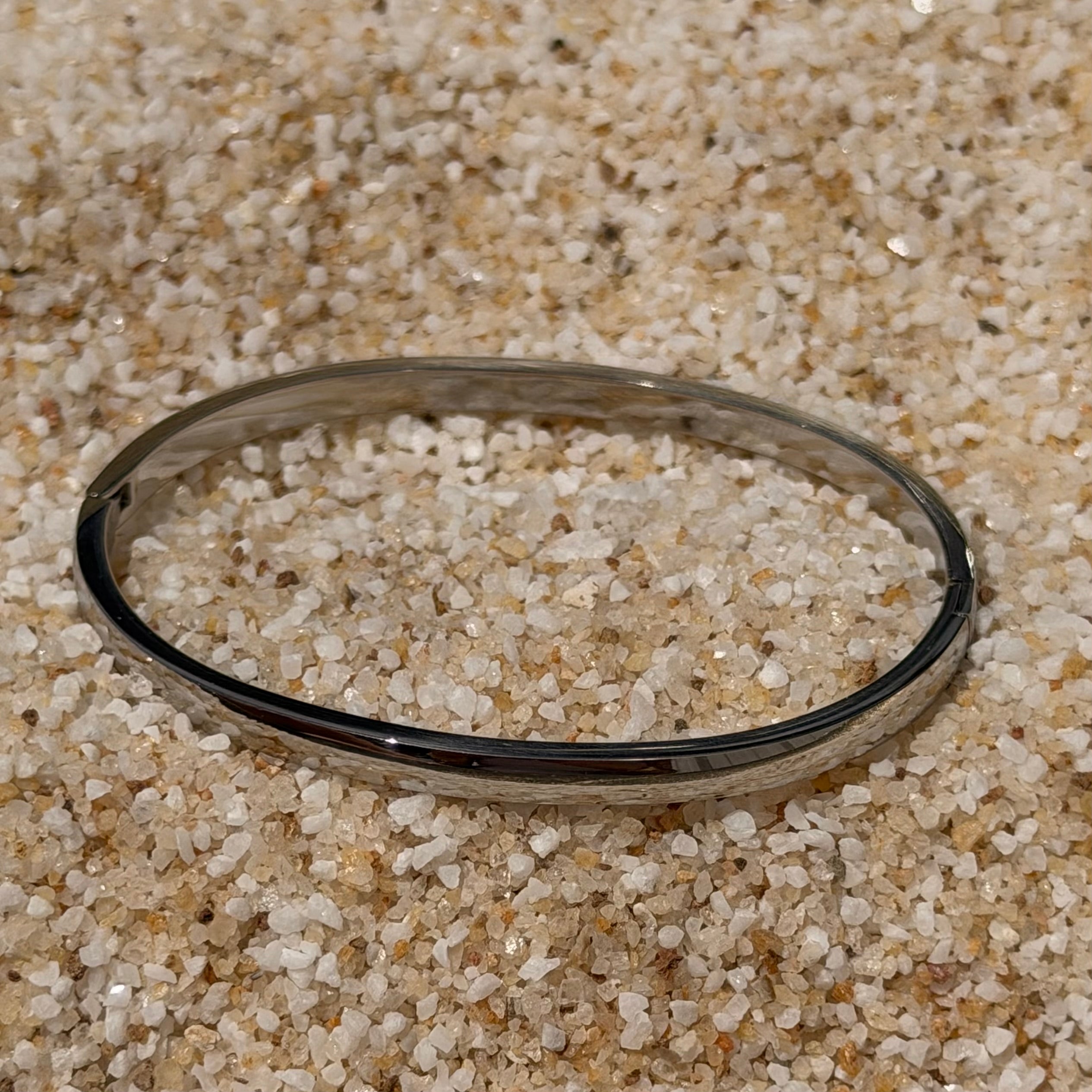 Silver Oval Clasp Bangle: SS28