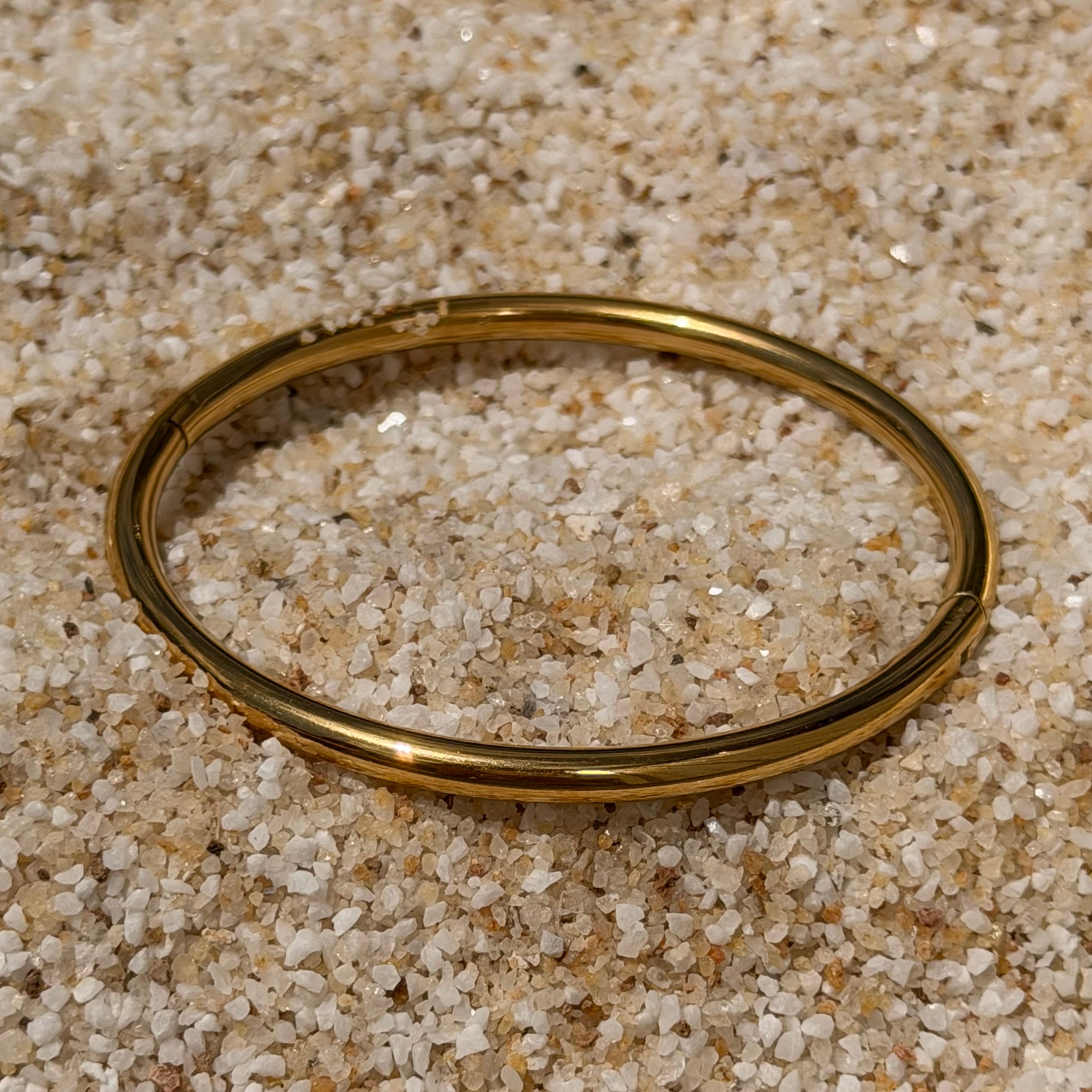 Golden Classic Clasp Bangle: SS29