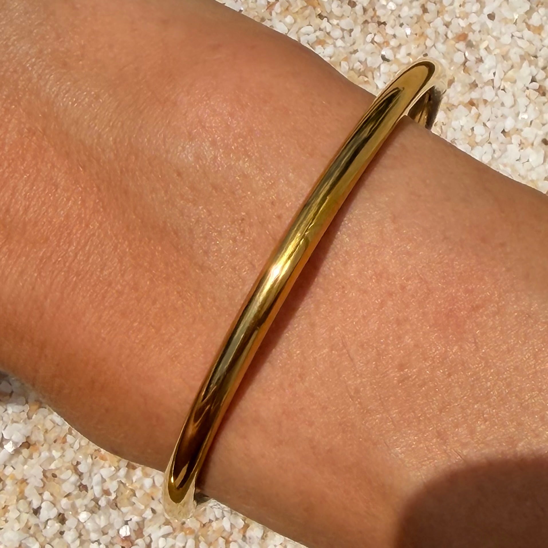 Golden Classic Clasp Bangle: SS29