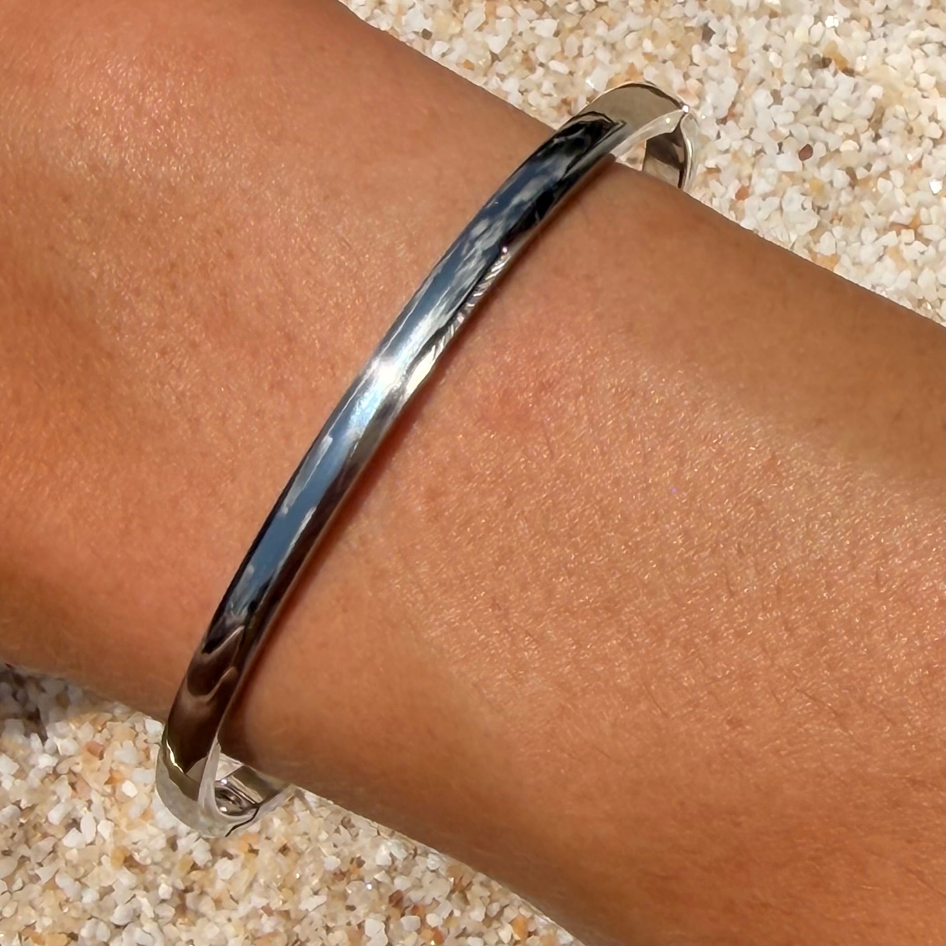 Silver Oval Clasp Bangle: SS28