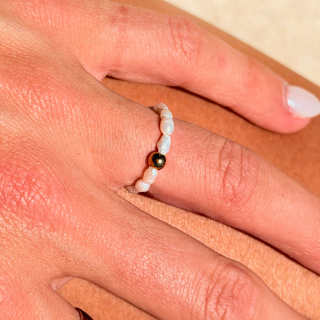 Freshwater Pearl Stretchy Ring - B33
