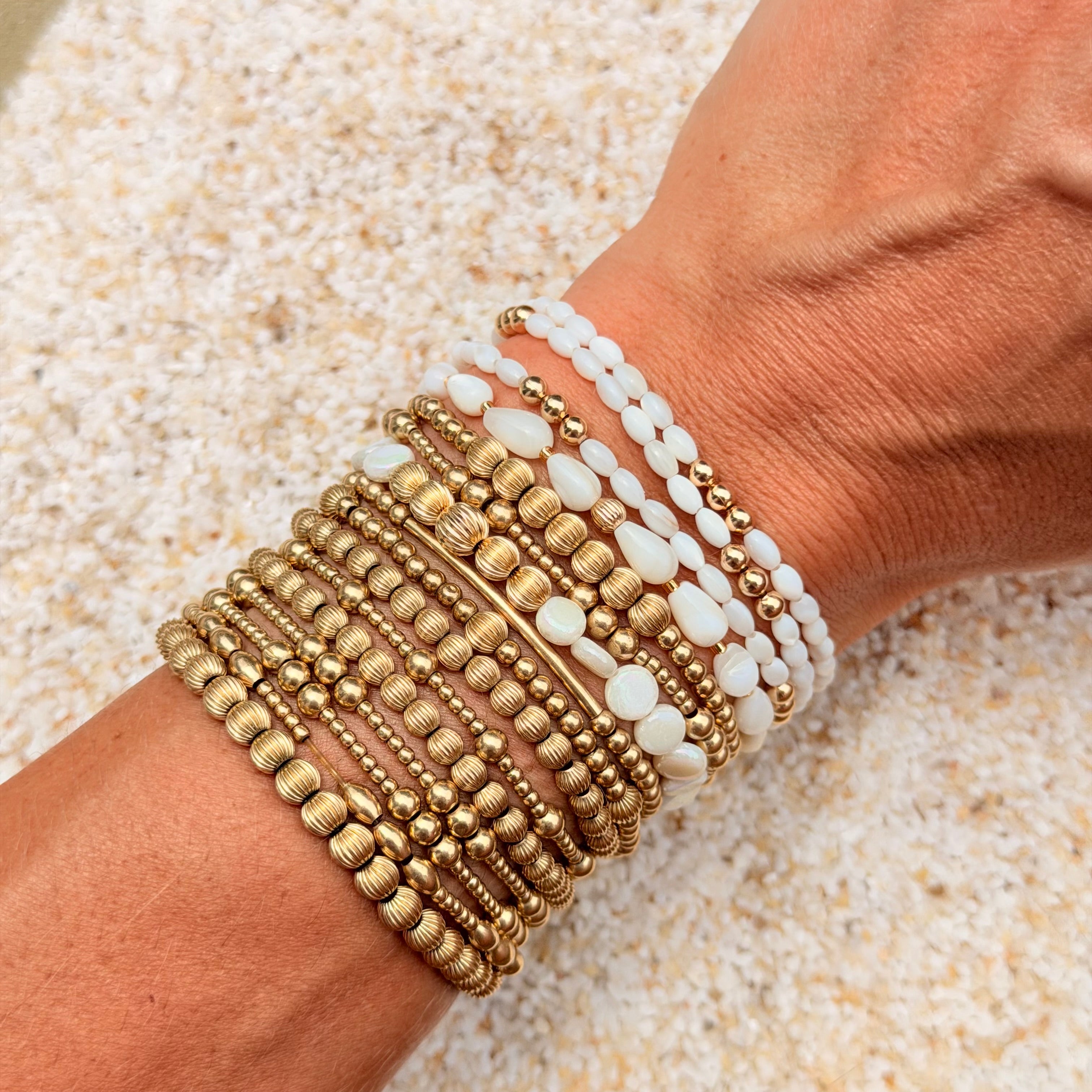 ILY Shell Bracelet - S75