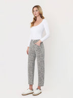 HIGH RISE LEOPARD PRINT UTILITY BARREL JEANS: LEOPARD , Vervet