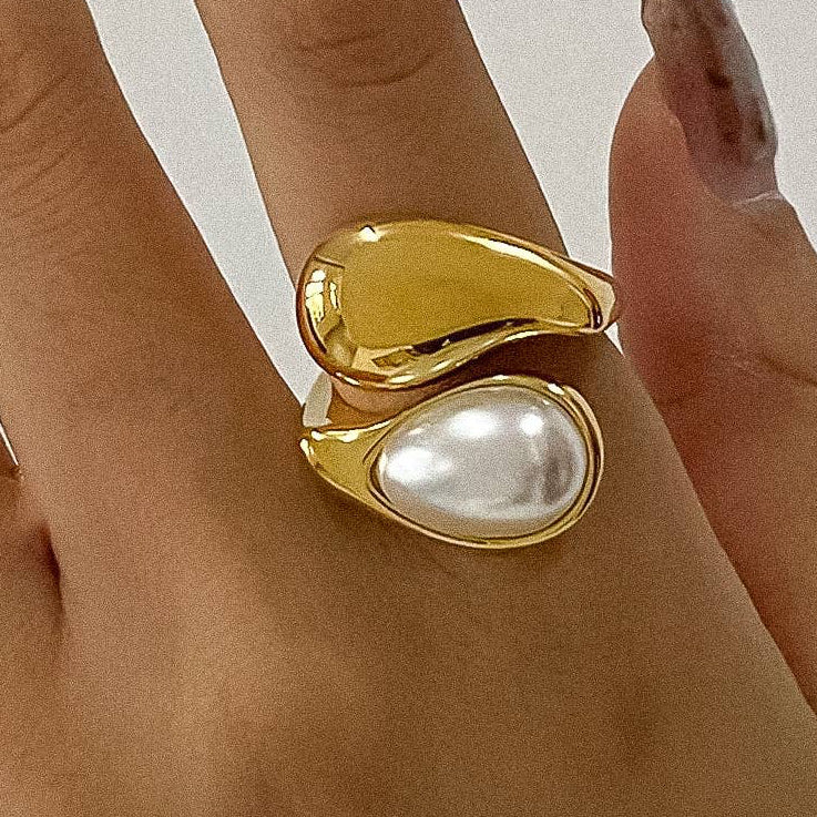 Pearl Wavy Ring - A52