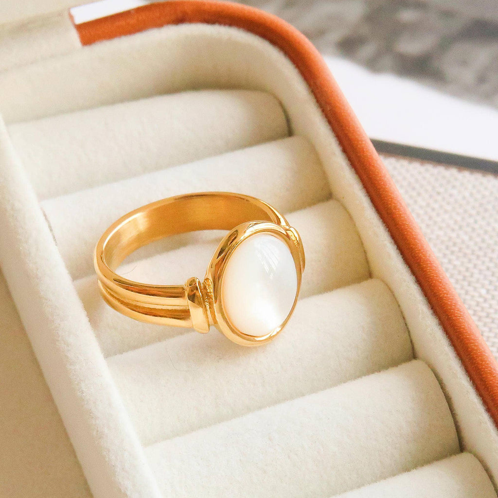 Classic Shell Stone Ring : A102