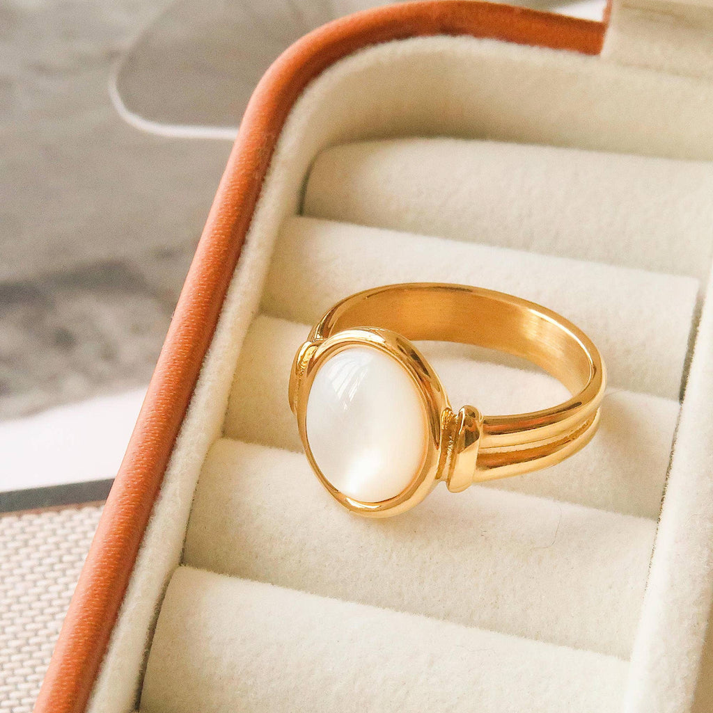 Classic Shell Stone Ring : A102