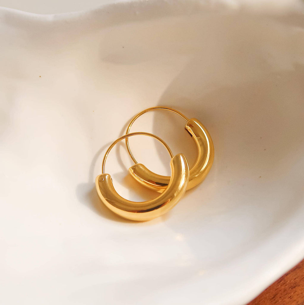Makenzie U-Shape Hoop Earring: E39