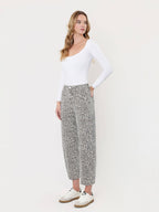 HIGH RISE LEOPARD PRINT UTILITY BARREL JEANS: LEOPARD , Vervet