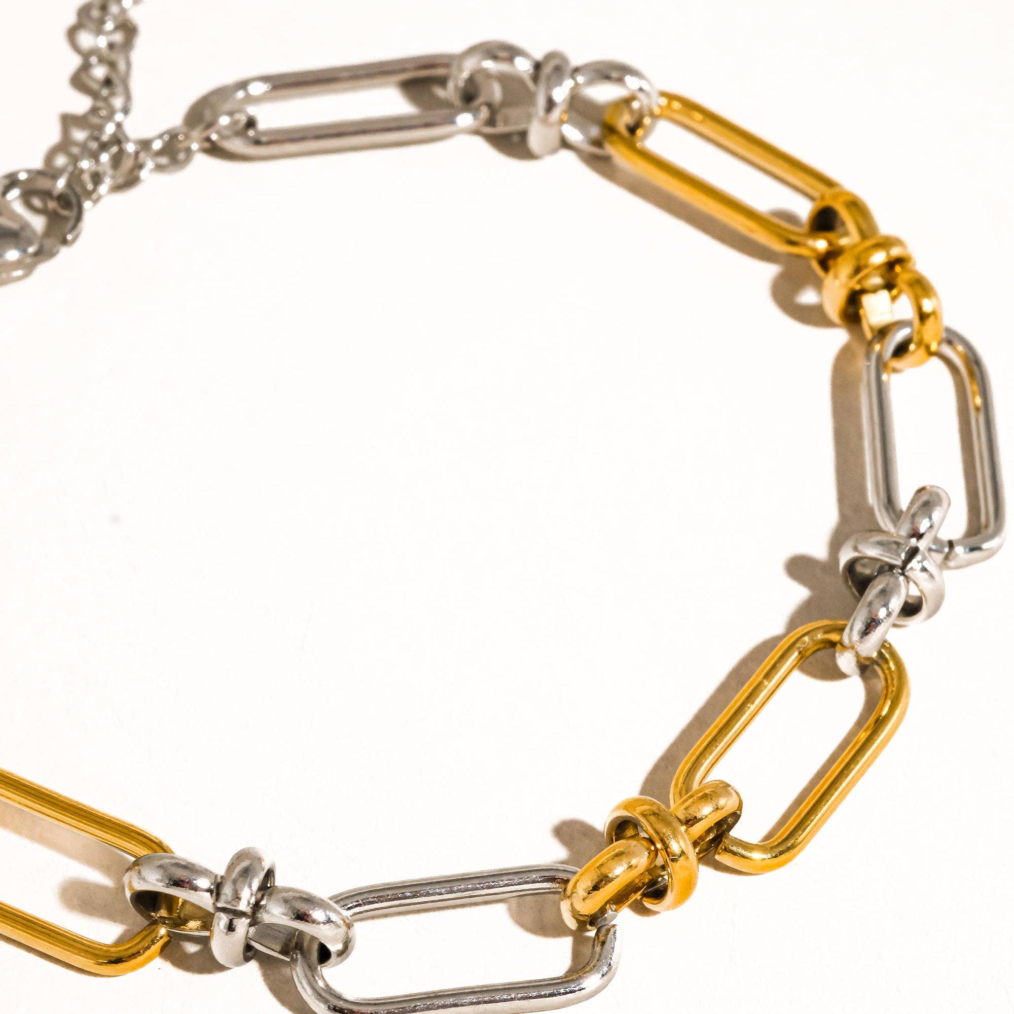 Silver Kissed Chain Bracelet: S60