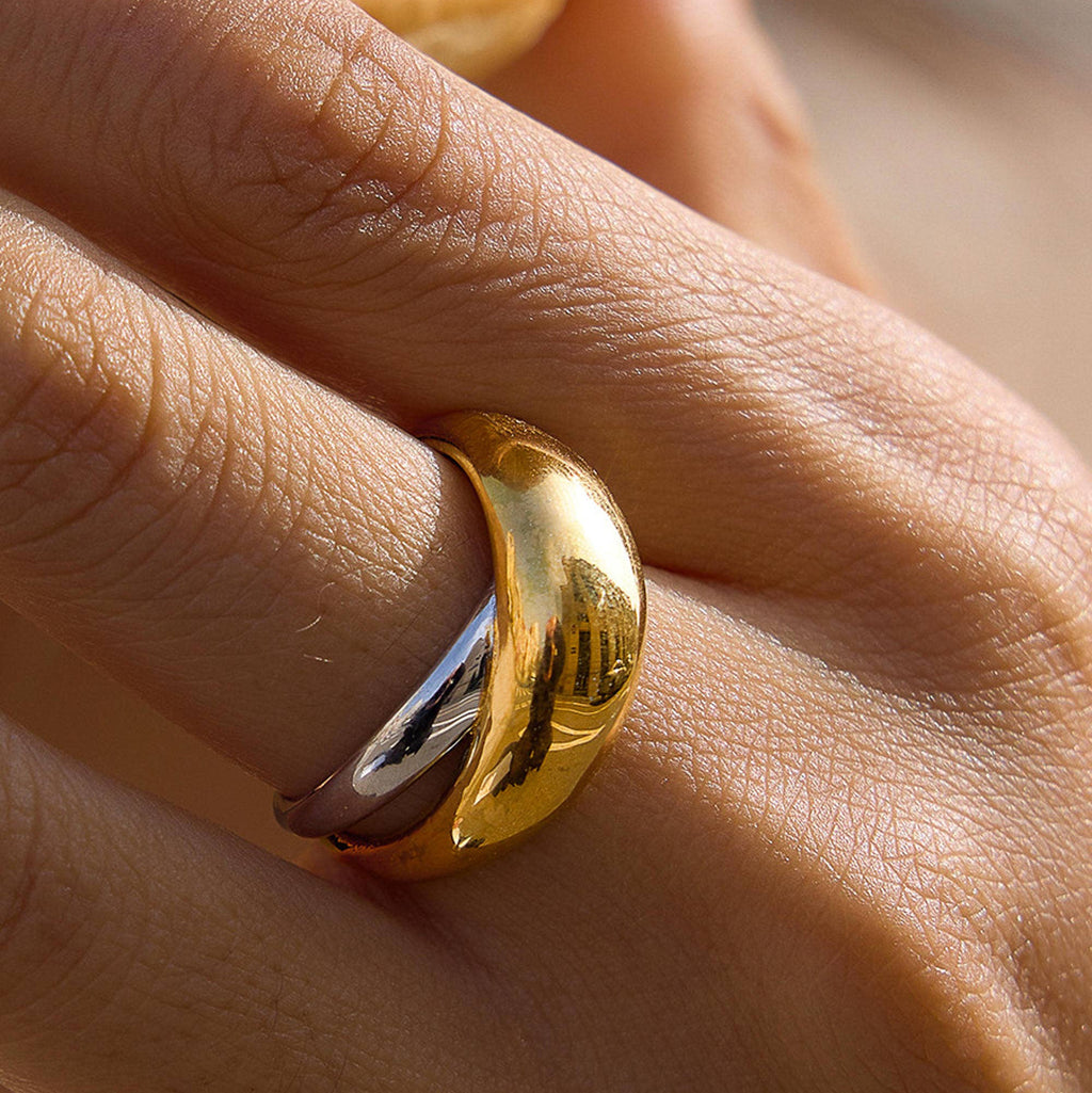 Classy Lady Dome Band Ring: A62
