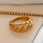Croissant Ring: A77