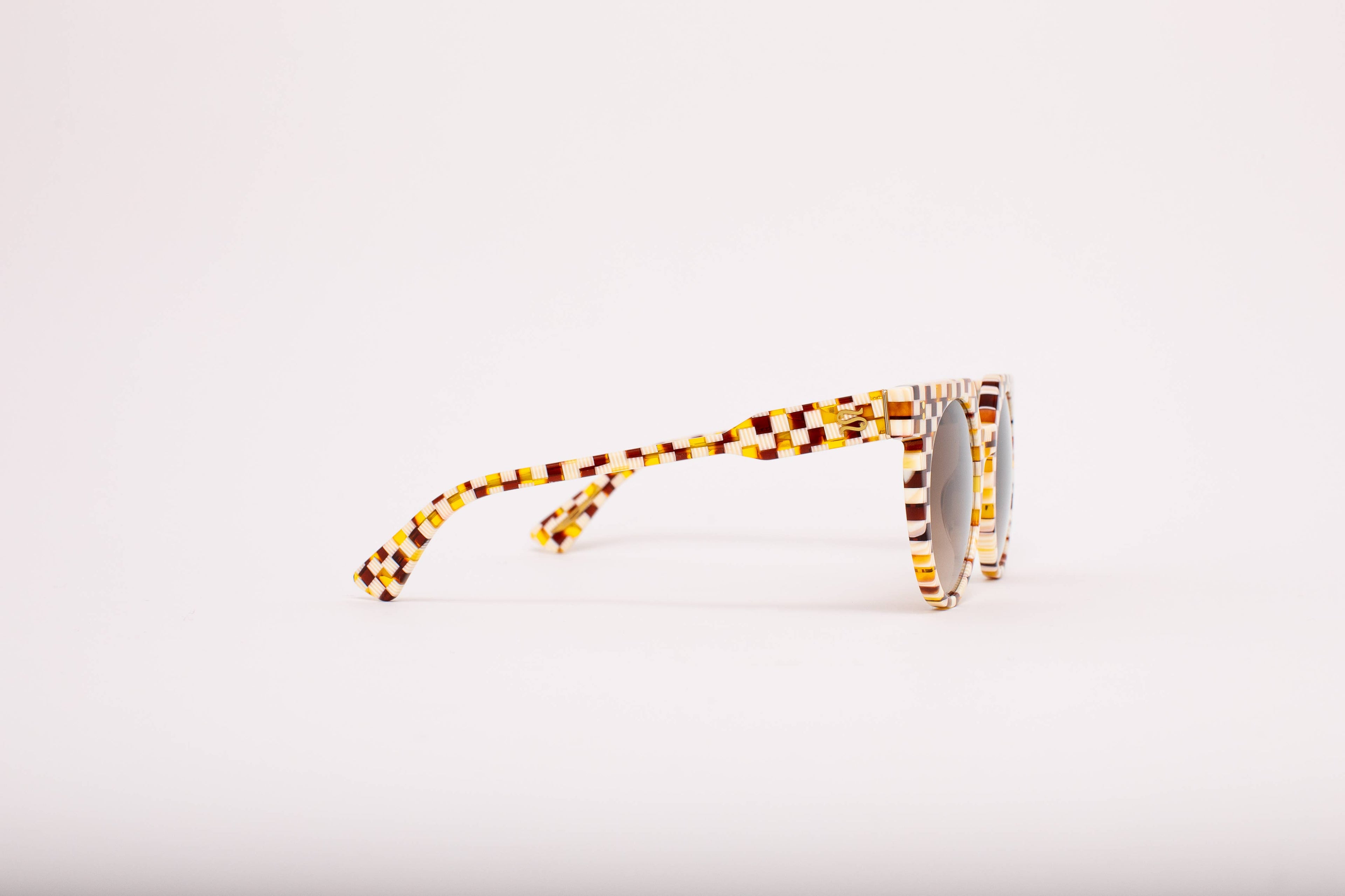 SARDINE - Aster - Toasted Moxie Round Checkered Sunglasses