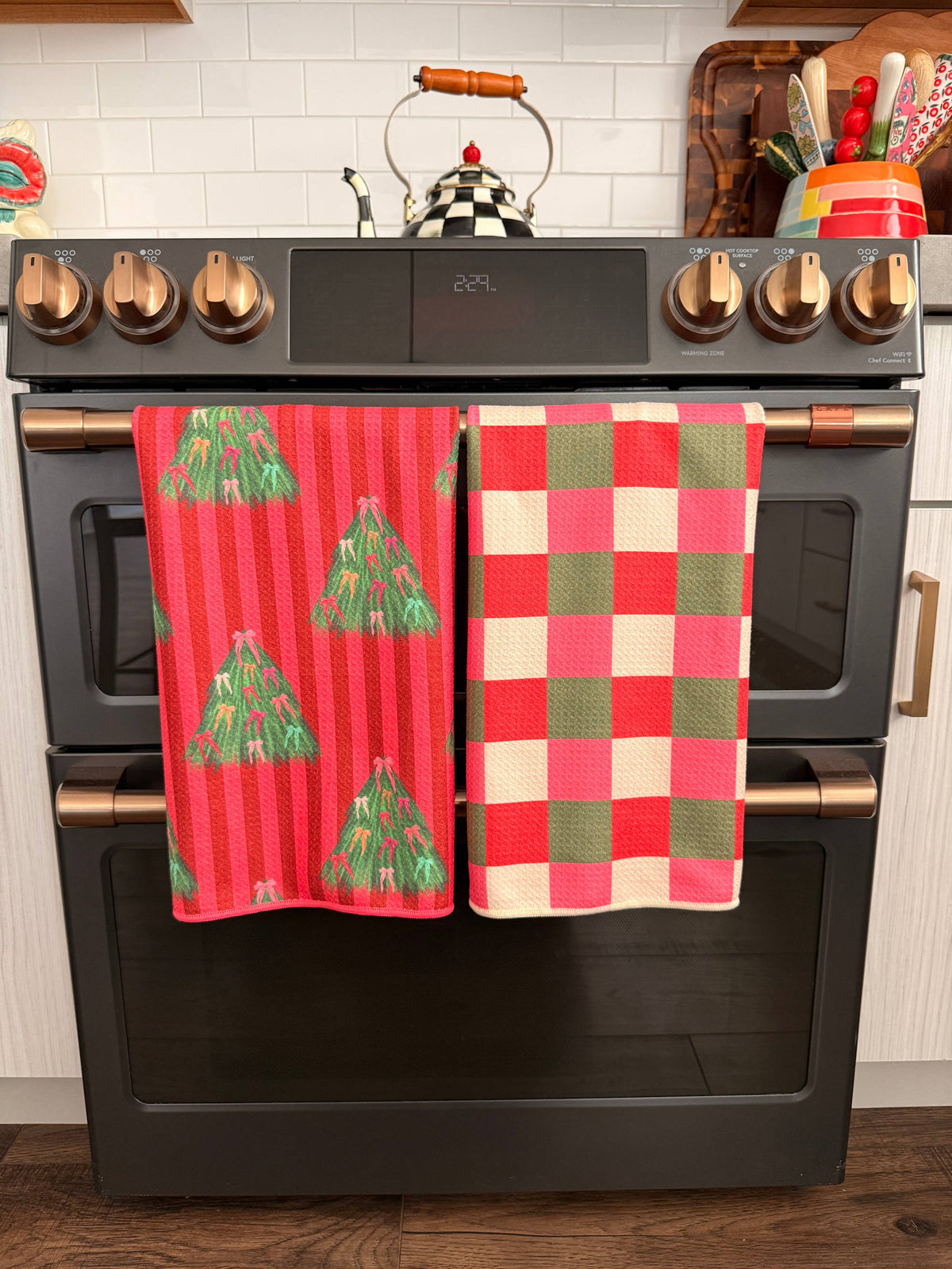 Merry Maker: Reversible Hand Towel: Pink / 19x29in