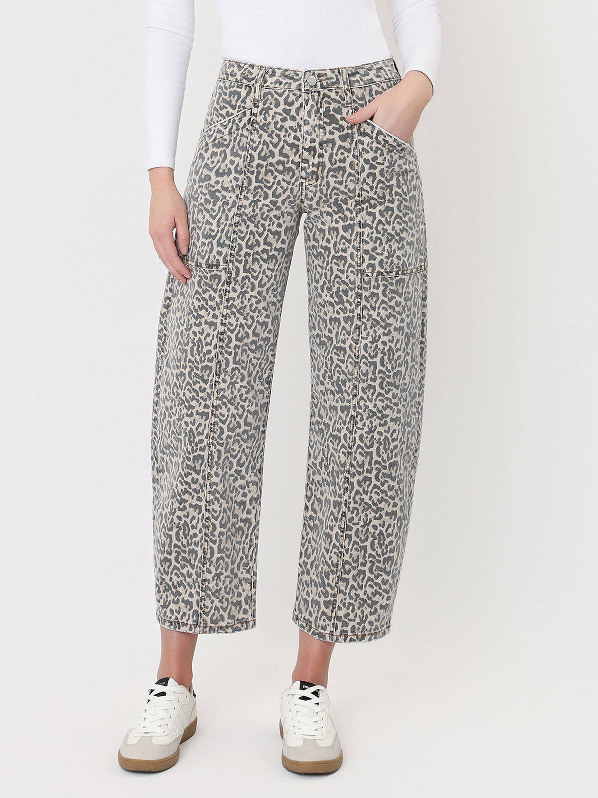 HIGH RISE LEOPARD PRINT UTILITY BARREL JEANS: LEOPARD , Vervet