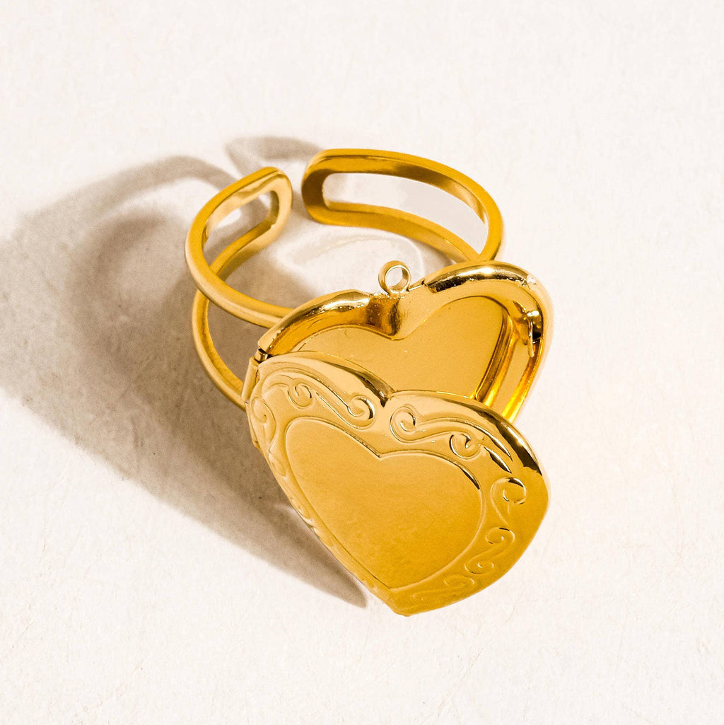 Golden Heart Locket Ring : A92