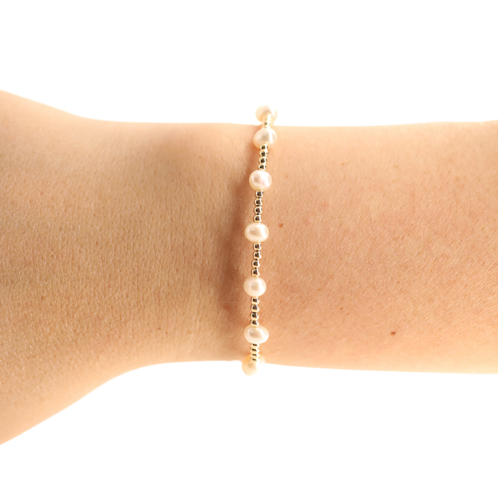 Lolo Pearl Bracelet in Gold: Standard 6.75 inch