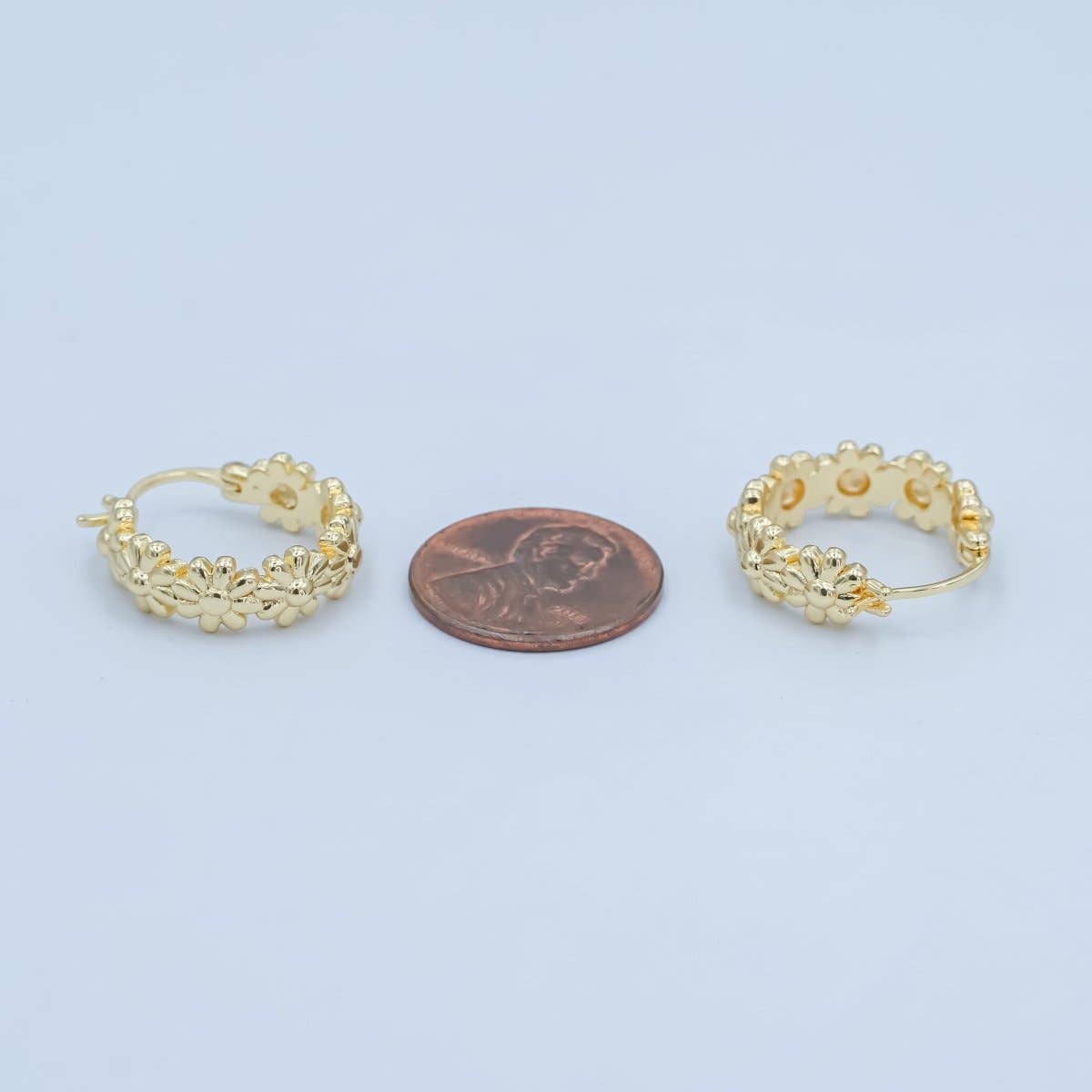 Daisy Flower Latch Hoop Earrings - E97