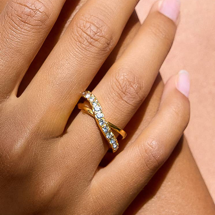 Wave Crossover Ring: A1s7